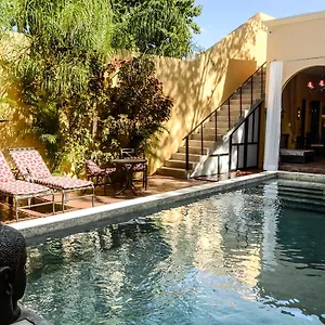Bed & Breakfast Ochenta Y Dos &, Merida